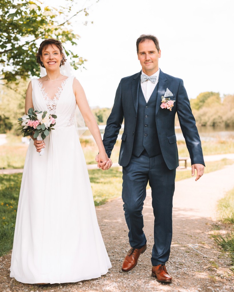 mariés qui marchent