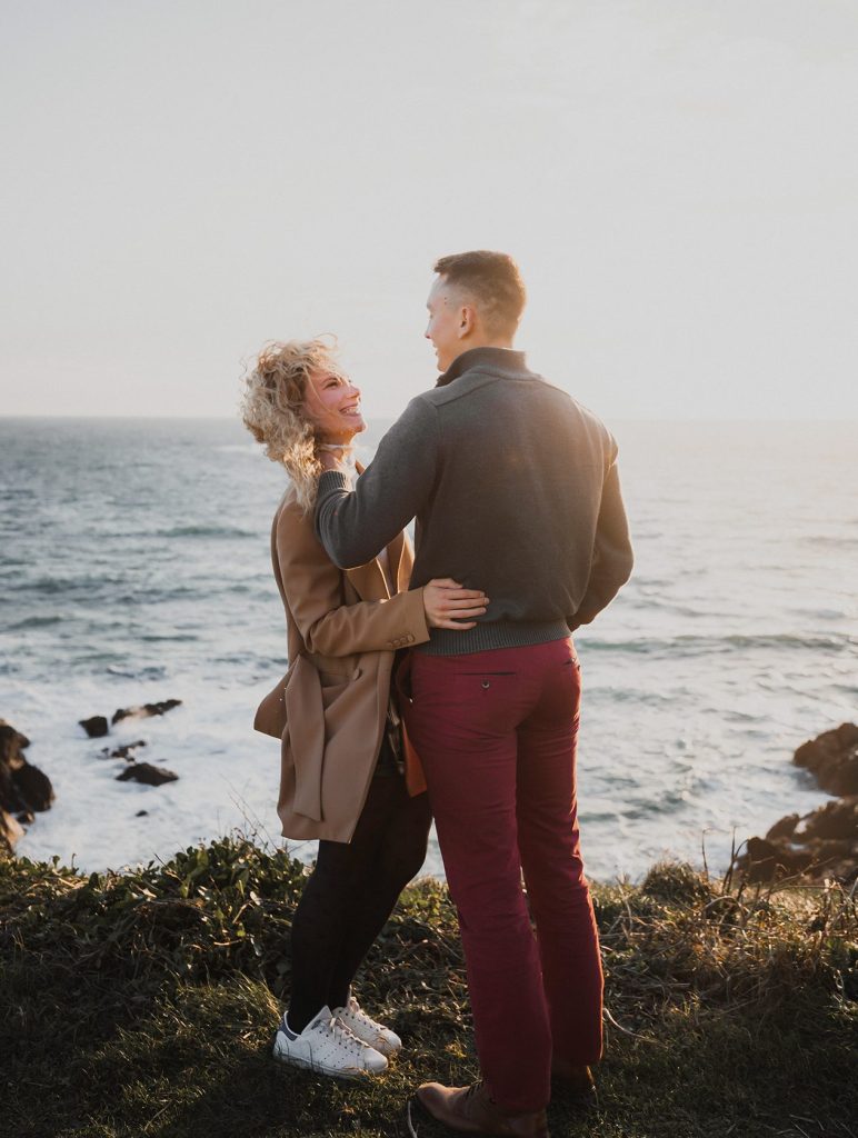 Couple en bord de mer