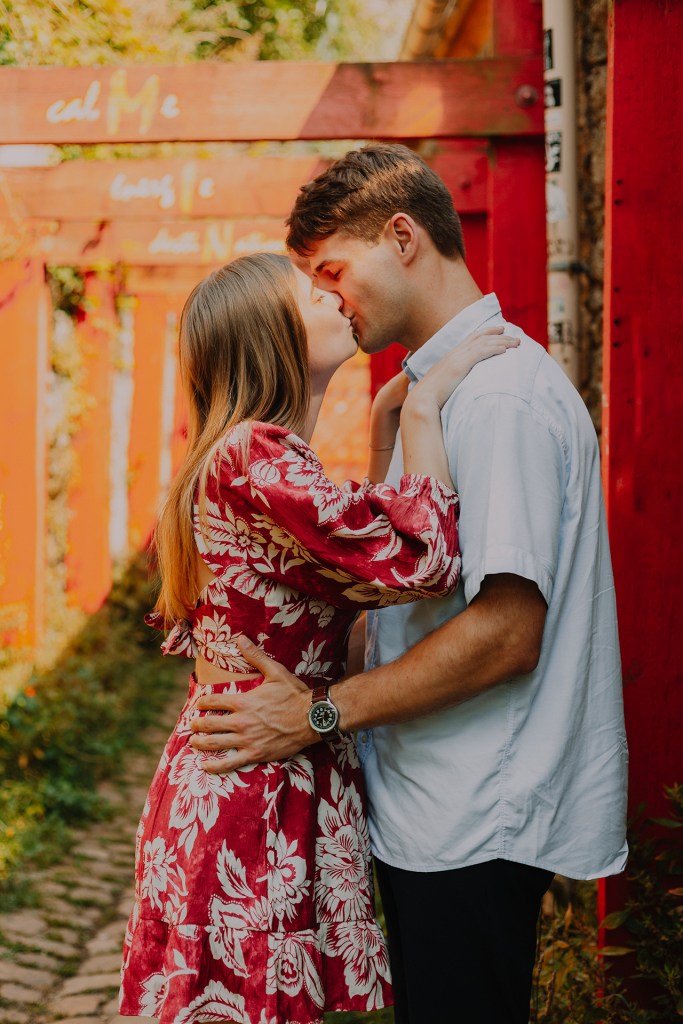 Couple qui s'embrasse à Brest